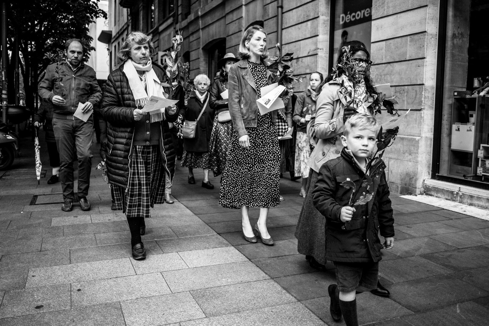 Des photographies en couleur, où les gens sont magnifiés par la lumière chaude du soleil