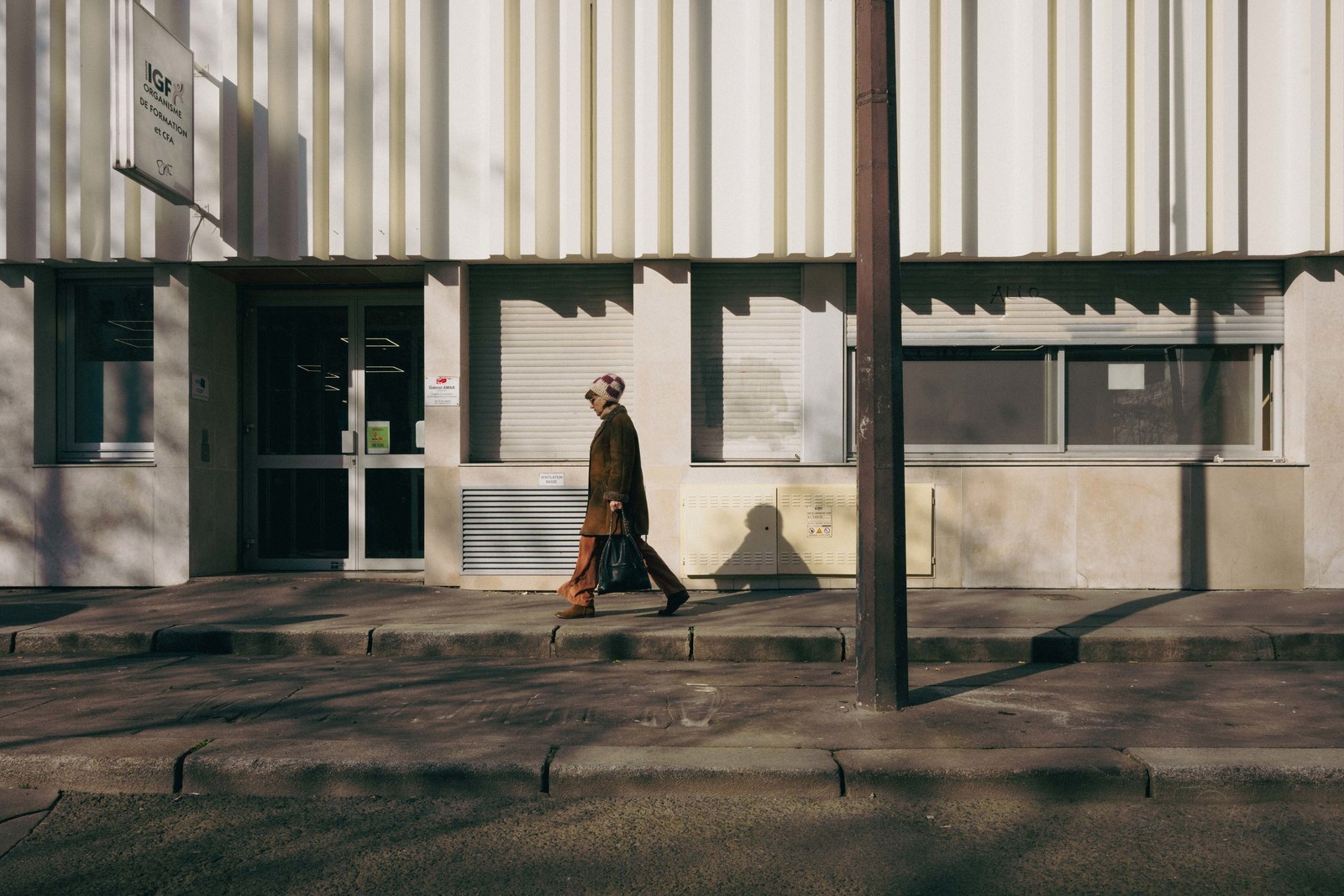 Des photographies en couleur, où les gens sont magnifiés par la lumière chaude du soleil