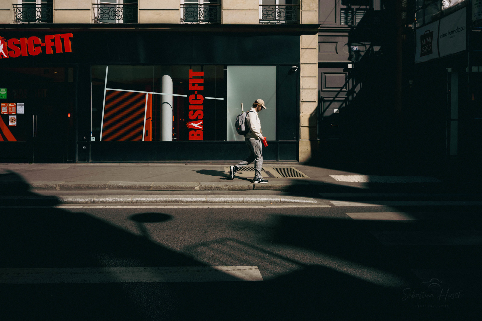 Des photographies en couleur, où les gens sont magnifiés par la lumière chaude du soleil